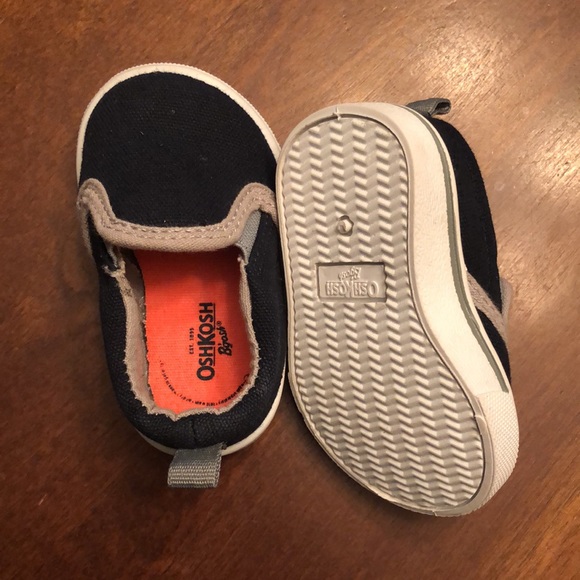 OshKosh Baby shoes, size 2 US - Picture 3 of 3